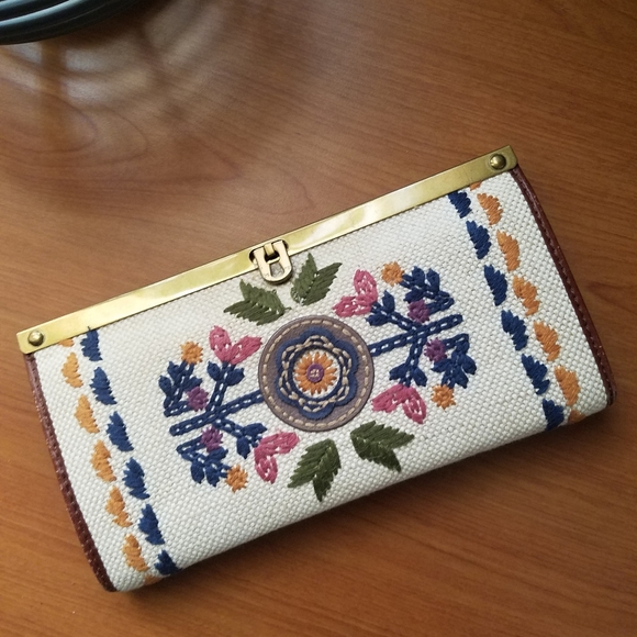 Fossil Handbags - EUC Fossil vintage Reissue embroidered wallet